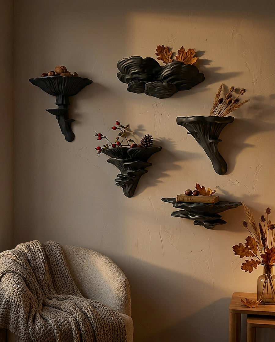 Pilzwandregal-Set 5-teilig in Schwarz mit Herbstdeko, Sessel mit Decke